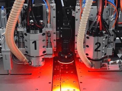 1 Drilling spindle; 1 Routing spindle machine with CCD
